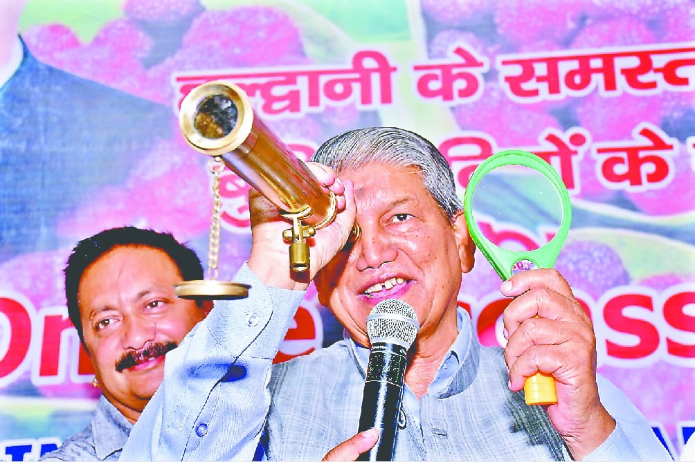 uttarakhand ex cm harish rawat become detective to beat bjp in kedarnath yatra