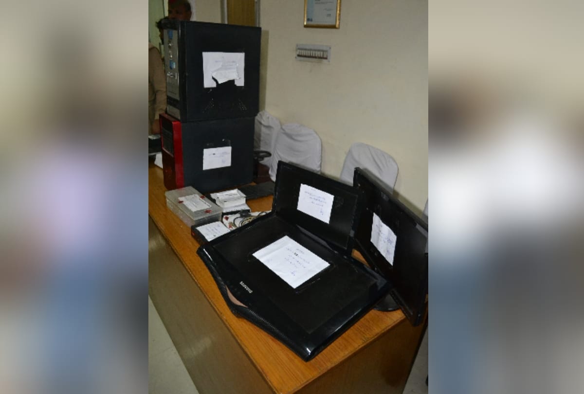 assistant professor use to betting in ipl matches caught with 15 in ghaziabad