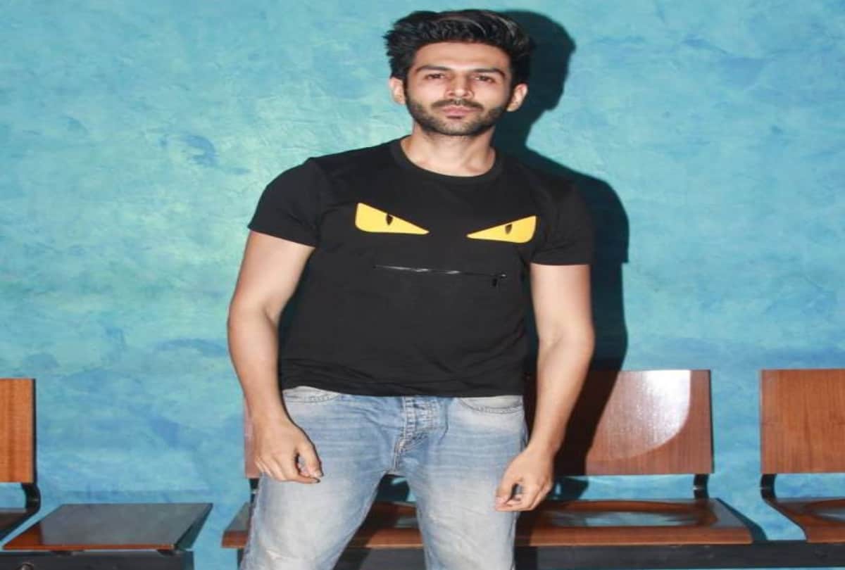 Bollywood Celebs At Amitabh Bachchan And Rishi Kapoor Starrer Film 102 Not Out Screening
