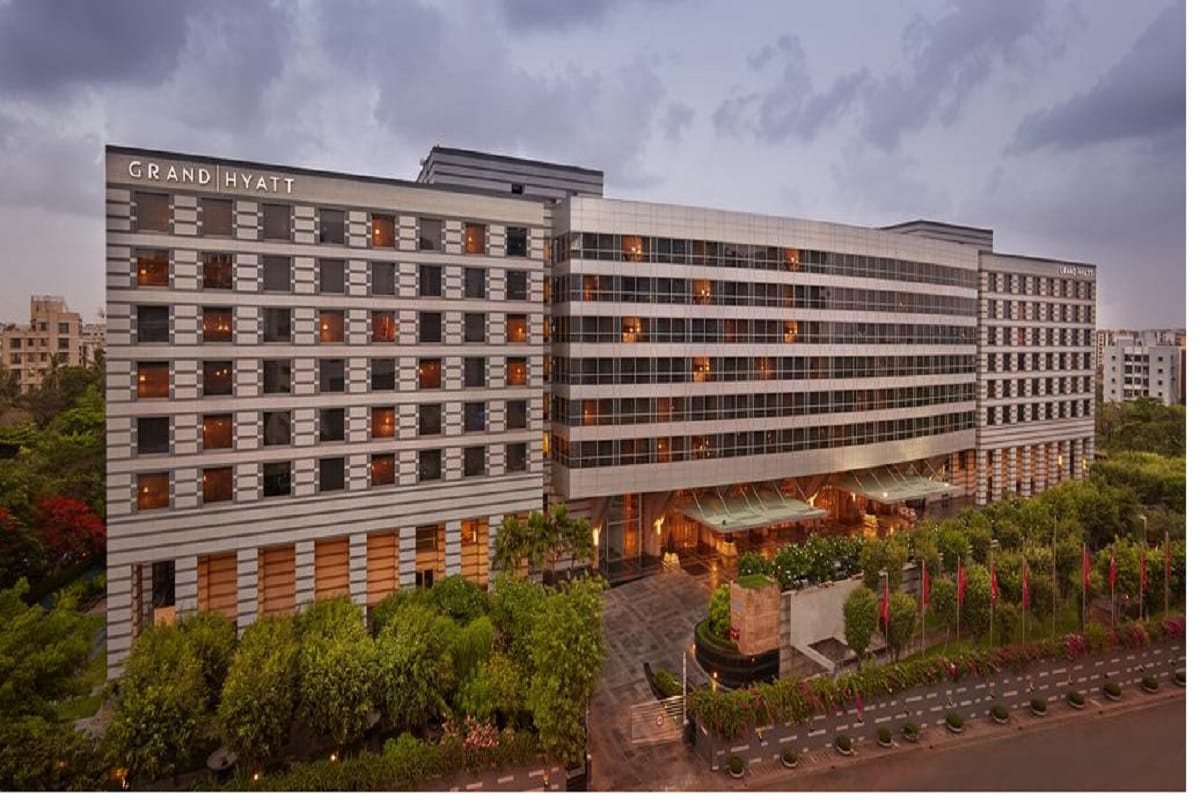 Delhi coronavirus weekend curfew big crisis on 2000 hotel and 5500 gym