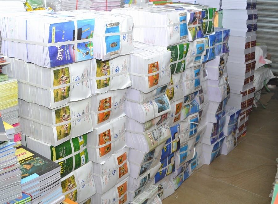 Ncert duplicate books  caught in Huge amount during raid in roorkee bookshops