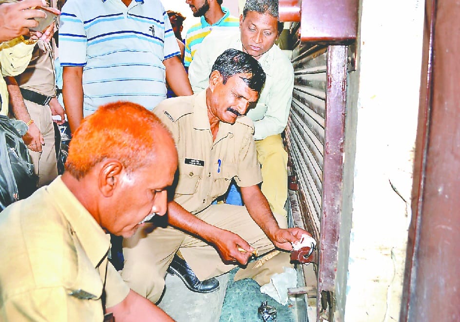 Ncert duplicate books  caught in Huge amount during raid in roorkee bookshops