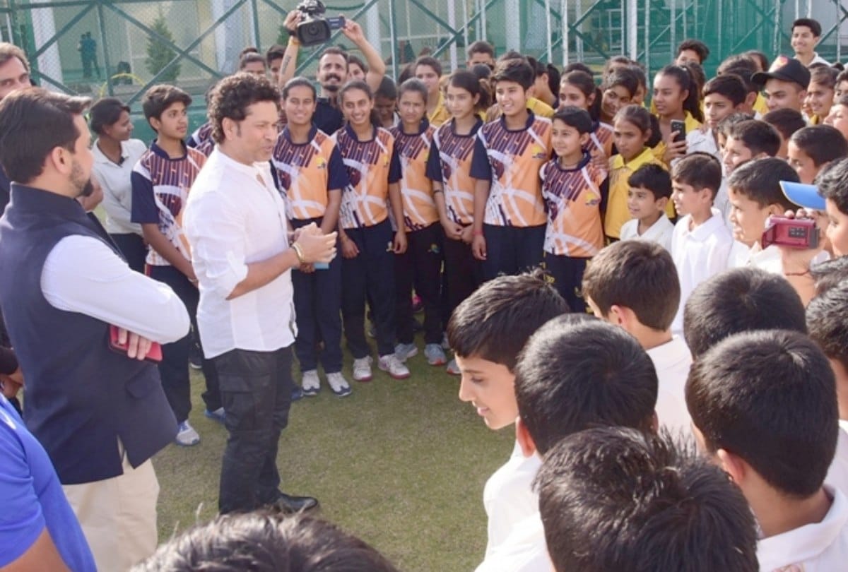 sachin tendulkar gave tips to cricketers in HPCA stadium Dharamshala