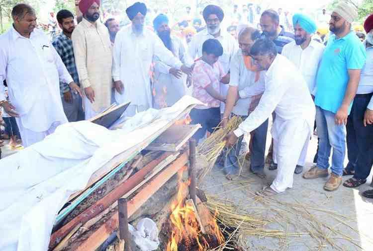 indian army soldier rajinder singh died on indo china border, funeral at paternal village
