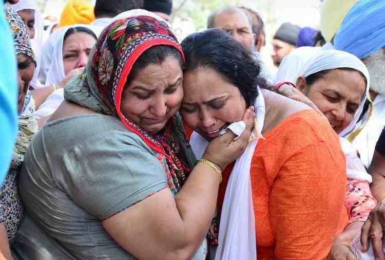 indian army soldier rajinder singh died on indo china border, funeral at paternal village