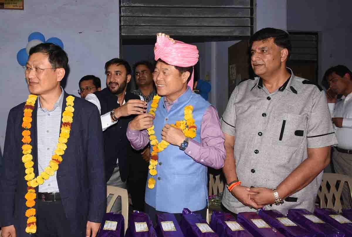 SAMSUNG CEO HC HONG IN KANPUR
