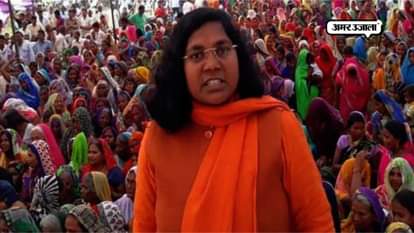 bjp mp savitri bai phule rebellion mode TOWARDS her party attacks on dalit bhoj issue