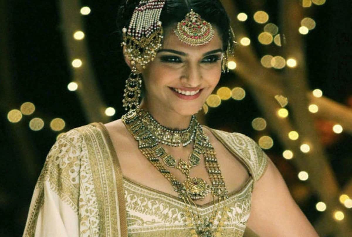bollywood actress who married at the successful stage of the career