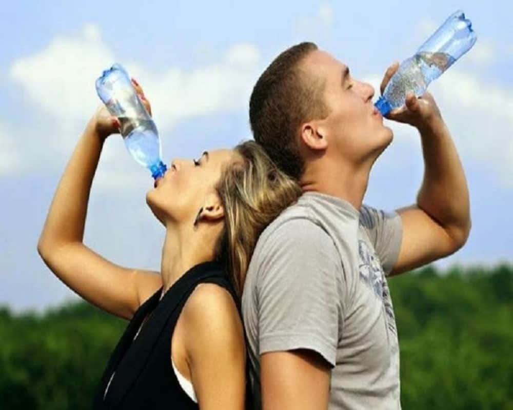 Reasons You Should NEVER Drink Water While Standing