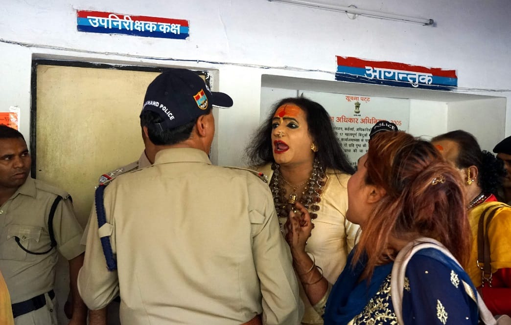 Transgenders fight bigg boss fame laxhmi arrives for defense in dehradun