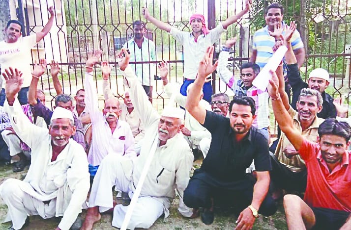 Farmers lock on power plant
