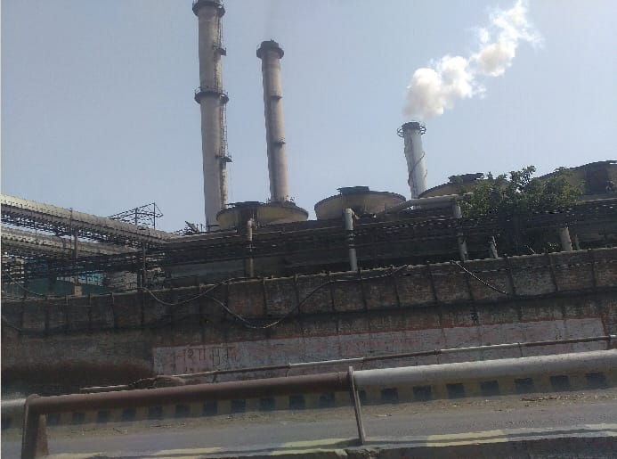 25 lakh quintals of sugarcane standing in the fields