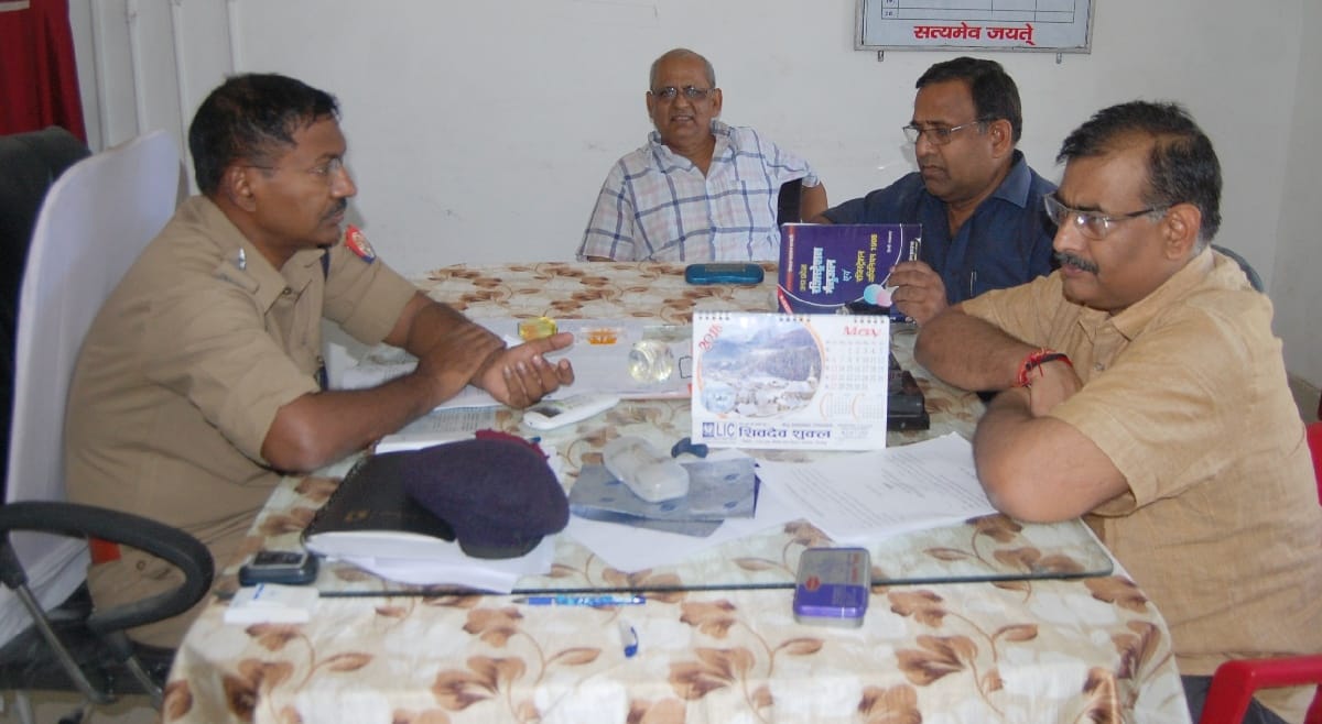 सब रजिस्ट्रार समेत तीन कर्मचारी हिरासत में
