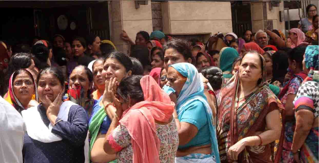 Adarsh Nagar fire incident: When dead bodies of victim children brought, everyone's eyes became damp