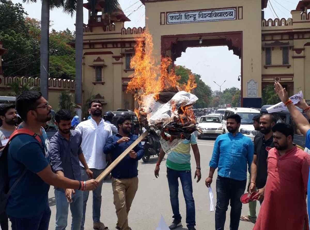 BHU : Five hostels vacated by students after clashes with resident doctors