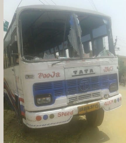stone pelted on private bus in sahaswan