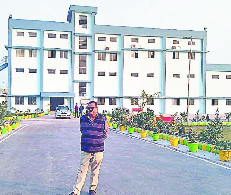afsaro ki khichaataani me atki amrut yojna
