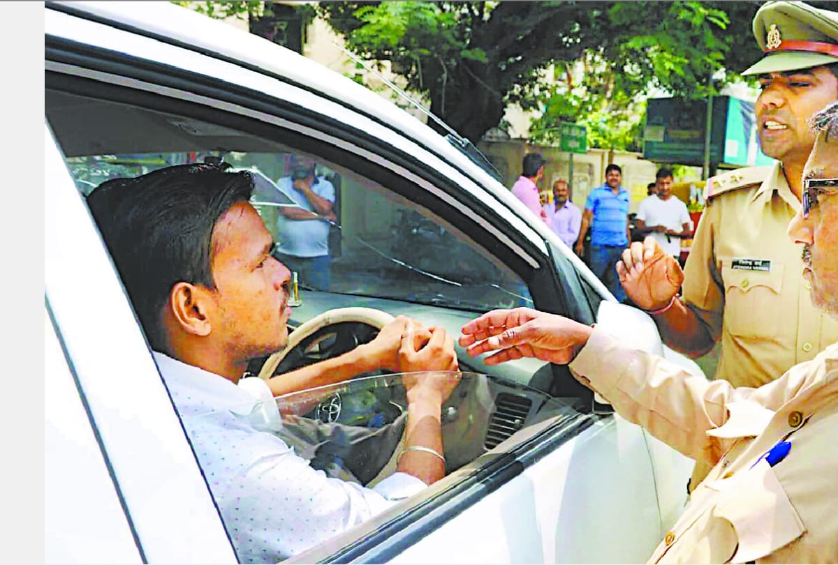 driver of the RTO was running car without using seat belt, fined