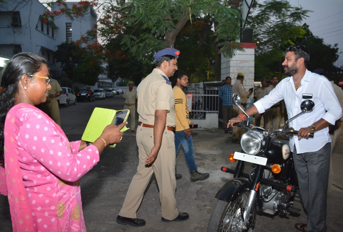 driver of the RTO was running car without using seat belt, fined