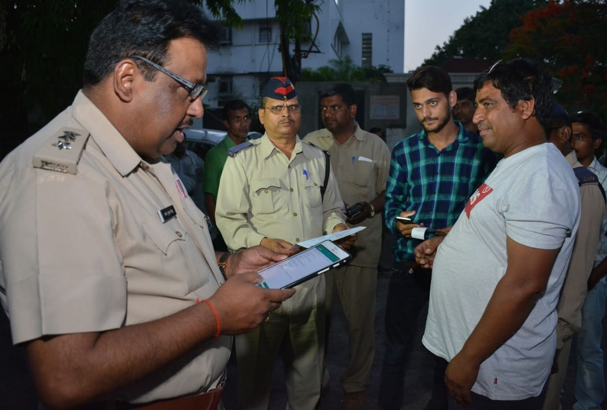 driver of the RTO was running car without using seat belt, fined