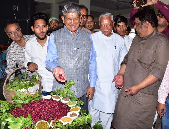 हरीश रावत की काफल पार्टी