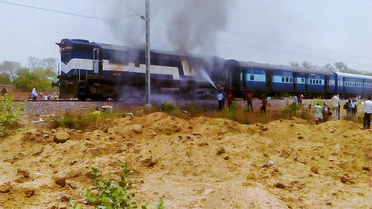 Fire broke out in the engine of the Khajuraho-Udaipur freight train in Harpalpur