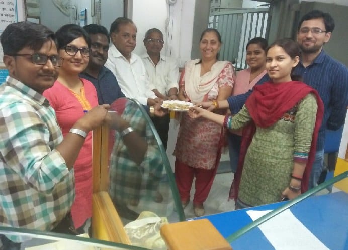Women gets back jewellery worth 10 lac forgotten in bank
