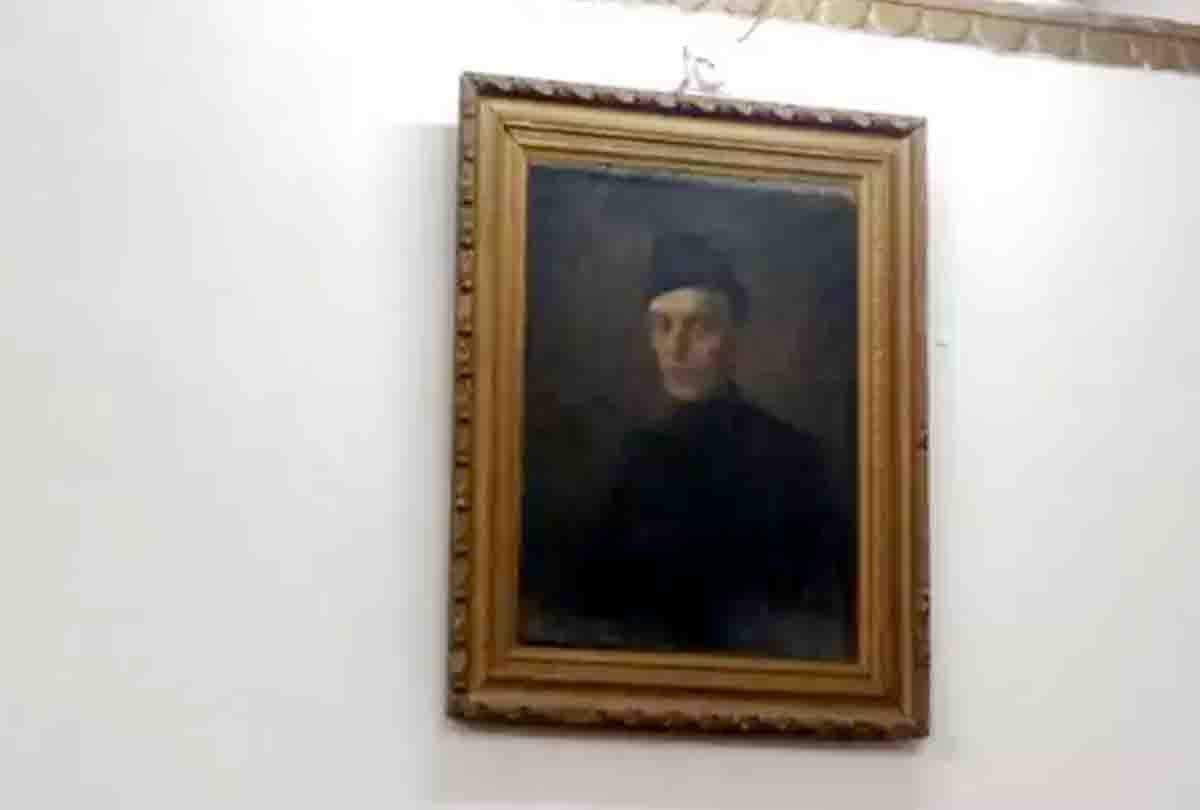 Jinnah photo removal case burnt in Kanpur