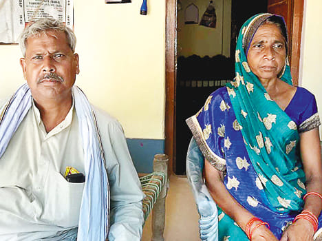 dampati ko tamanch laga loote jevar