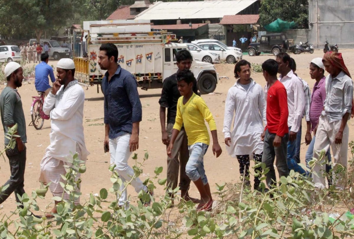 hindu organisations barred namaz in open area of gurugram, raised religious slogans