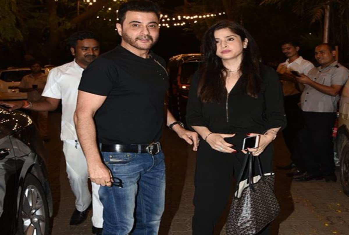 Sanjay Kapoor got award for Most Inspiring Indian Bollywood Actor in UK memes viral