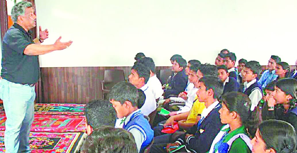 Information about physics studies and career counseling
