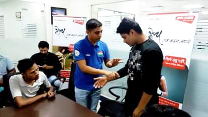INTERNATIONAL SHOOTER SHAHZER RIZAVI MET WITH YOUNGSTER IN AMAR UJALA OFFICE IN MEERUT