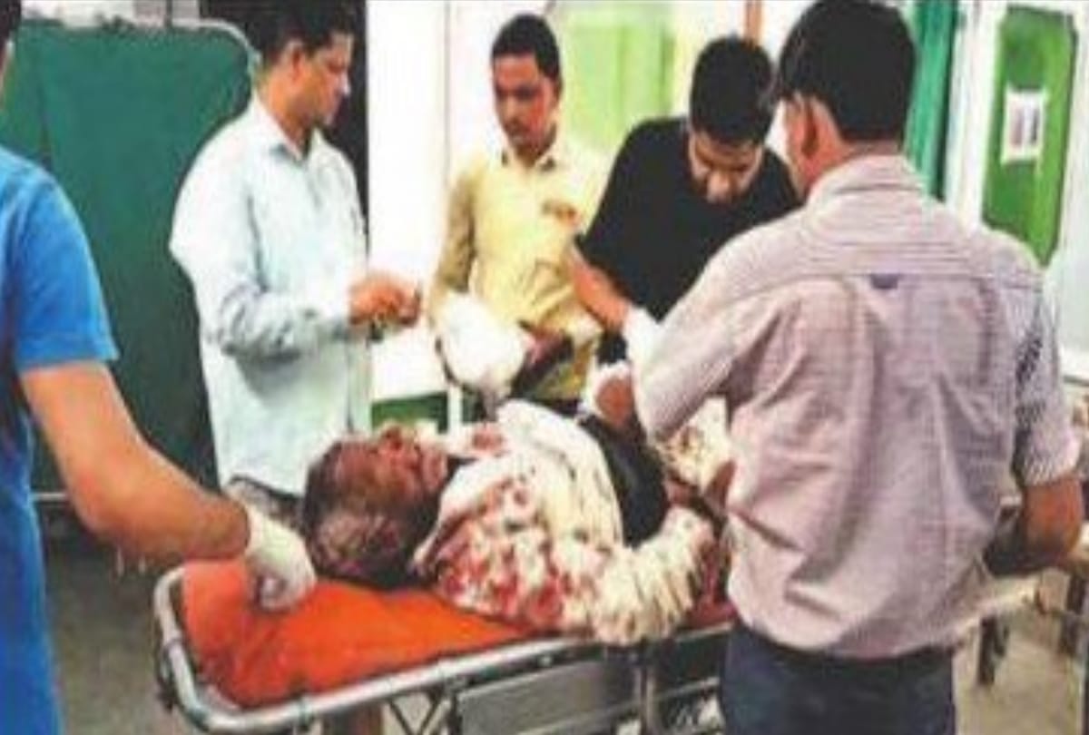 when UP father dont write his property in the name of son, he cuts fathers throat with sharp weapon