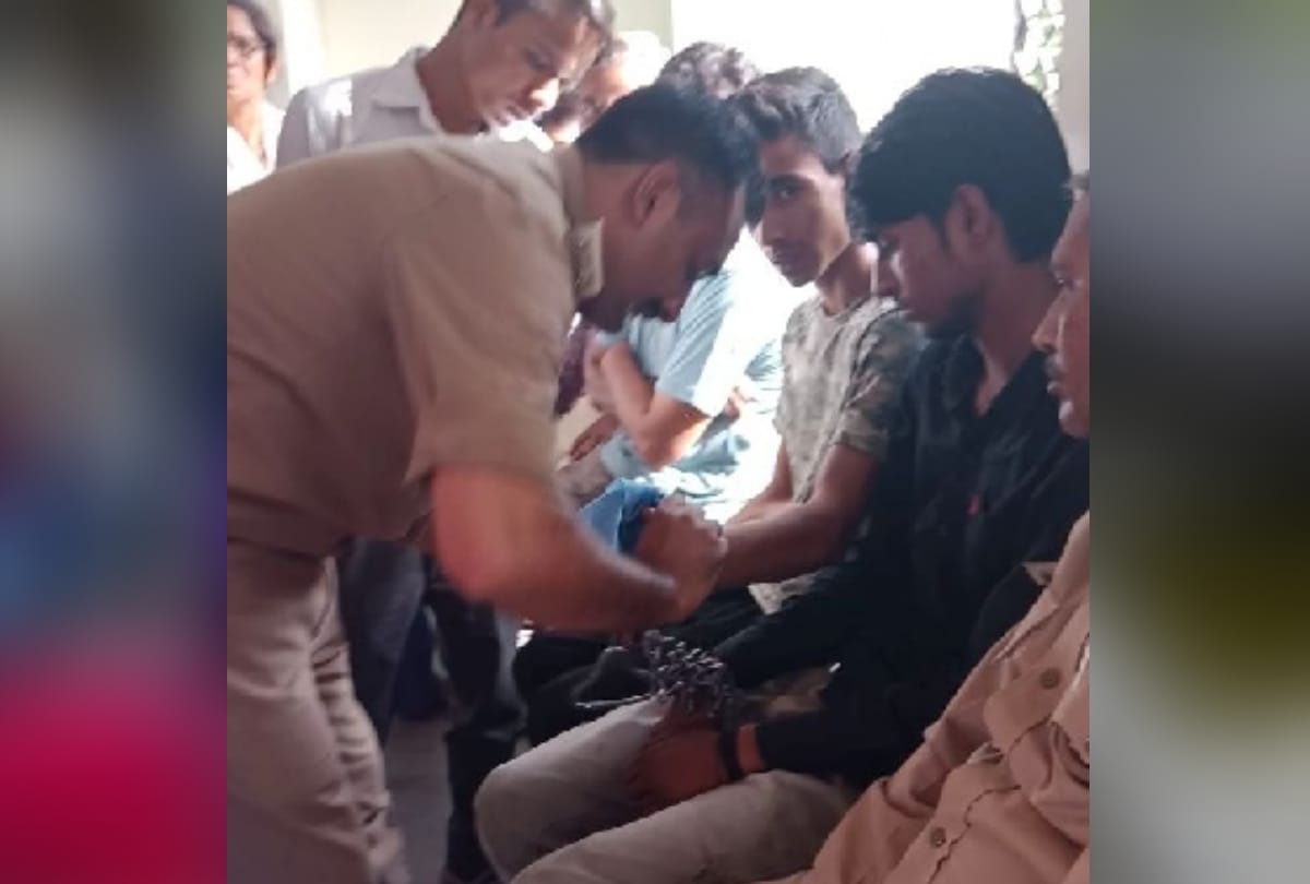 up police cop lost key of handcuffs and even after acquittal man stayed in prison for more than hour