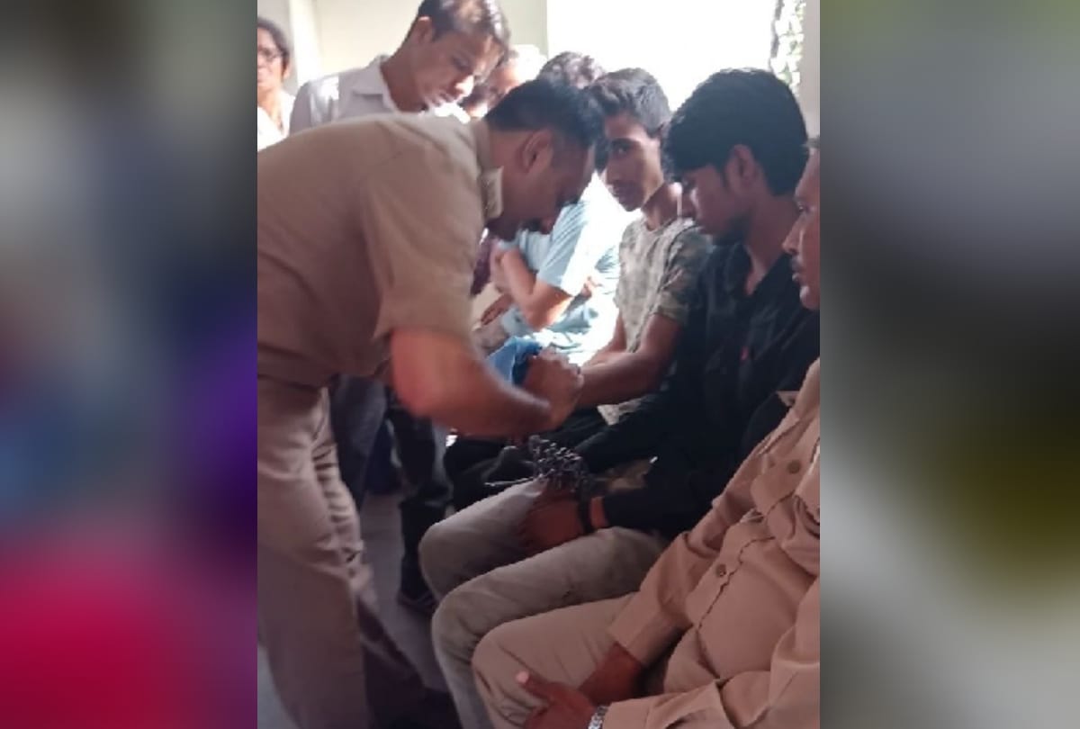 up police cop lost key of handcuffs and even after acquittal man stayed in prison for more than hour