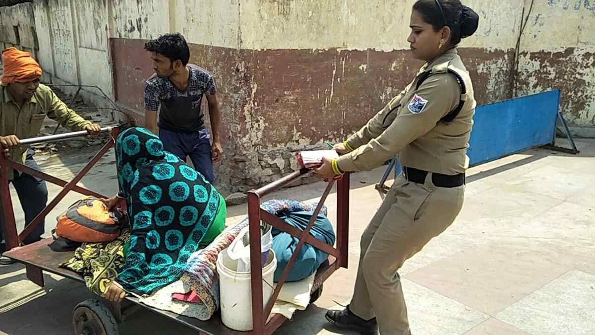 Lady constable admitted old age patient to hospital threw RMS trolley