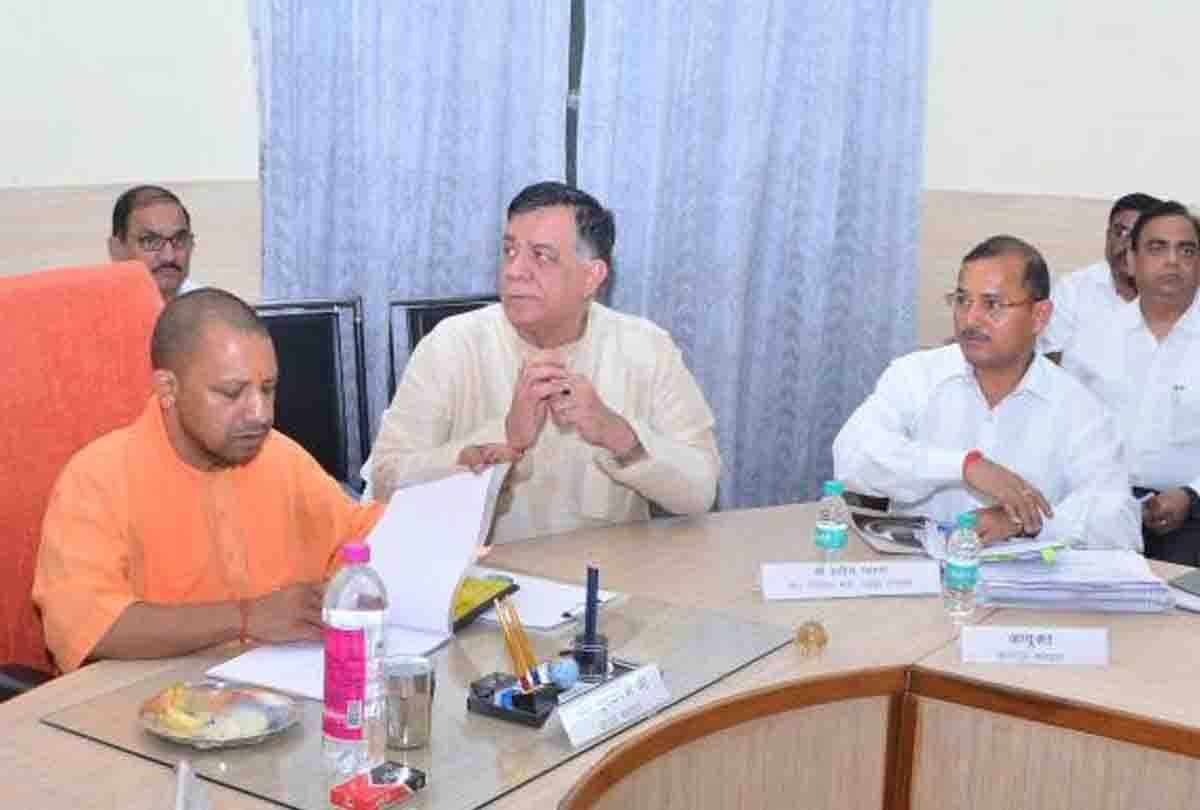CM yogi adityanath gave instructions to MP and MLA for Lok Sabha election