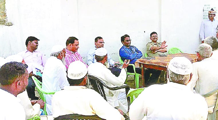 Team of Officers, who arrived in Garavpur village, talk of villagers