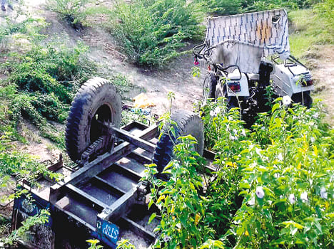 Tractor-trolley counterpart, couple's death