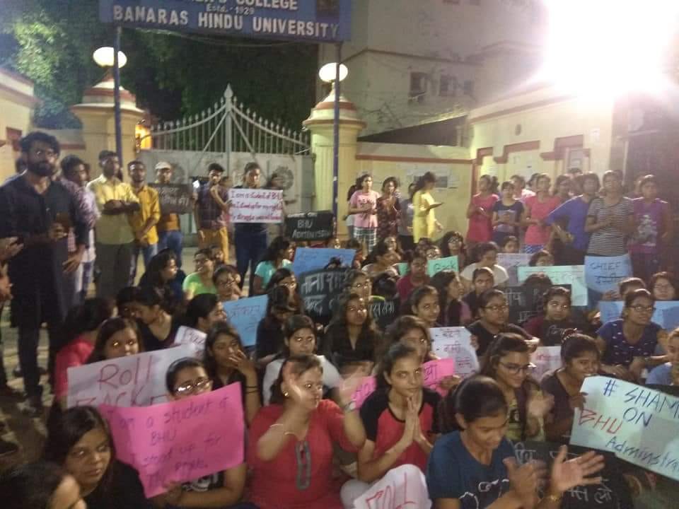 BHU goes unrest again gril student protest on road