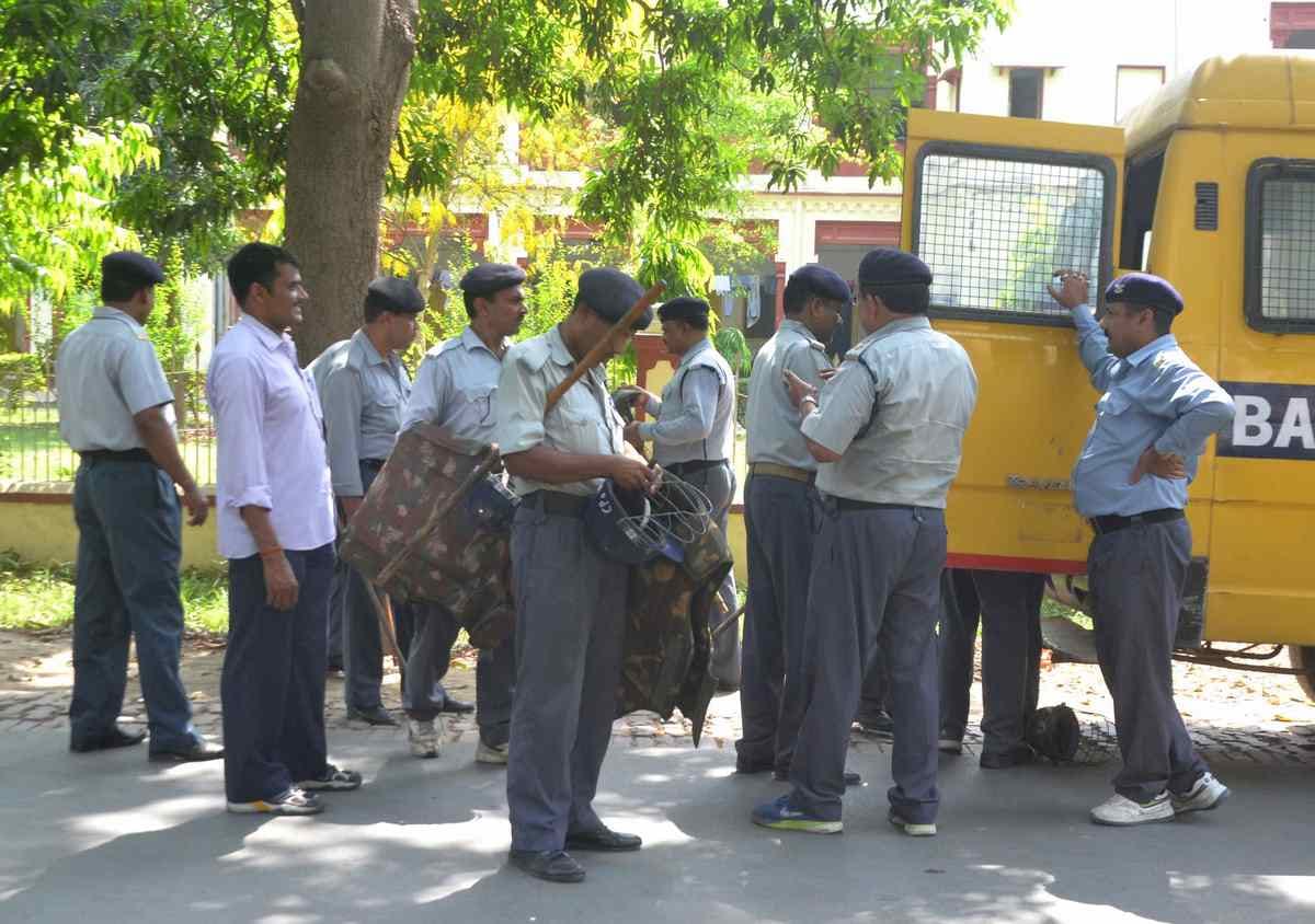 BHU goes unrest again gril student protest on road