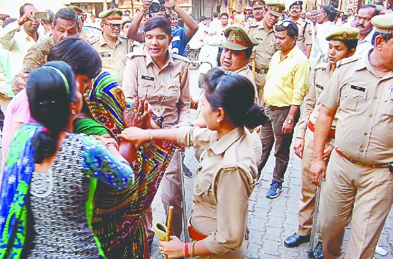 kabaari bazaar me chaapa