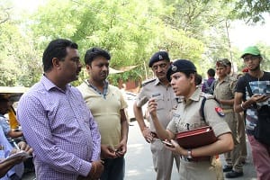 thirty three lakh bank cash looted before fix in cash van