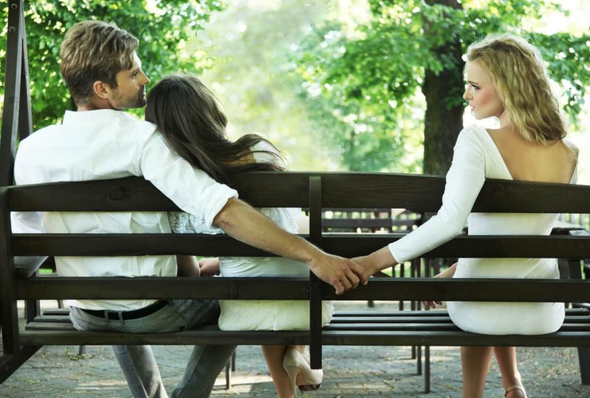 Relationship Tips How To Deal When Your Partner Is Dating Two Girls At Same Time In Hindi