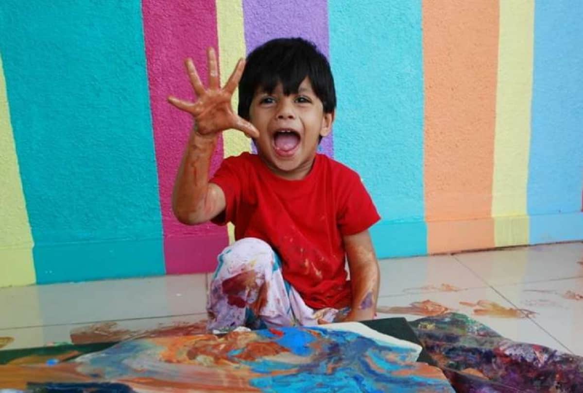 A four year old kids is an amazing artist, his Paintings sold in millions