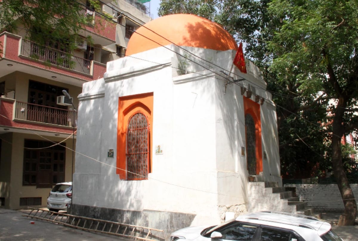 investigation against the tomb which became temple overnight
