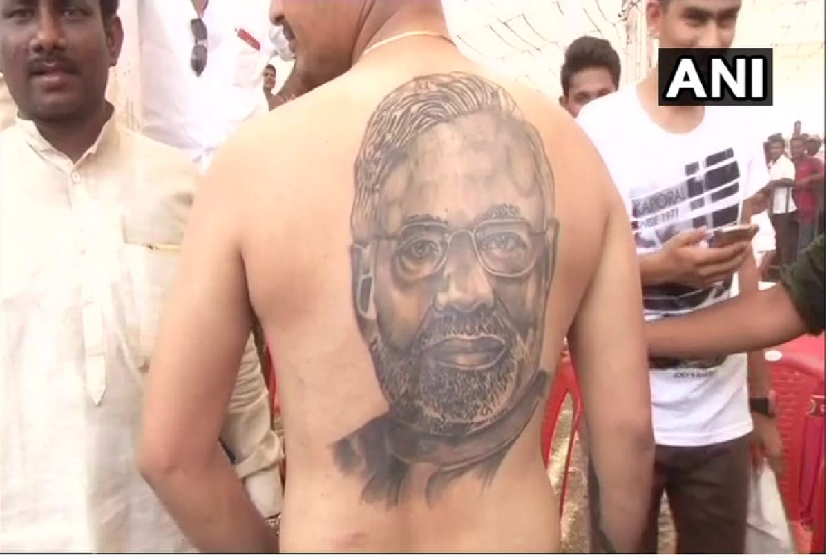 Karnataka Elections 2018: Raichur man gets PM Modi's face tattooed on back