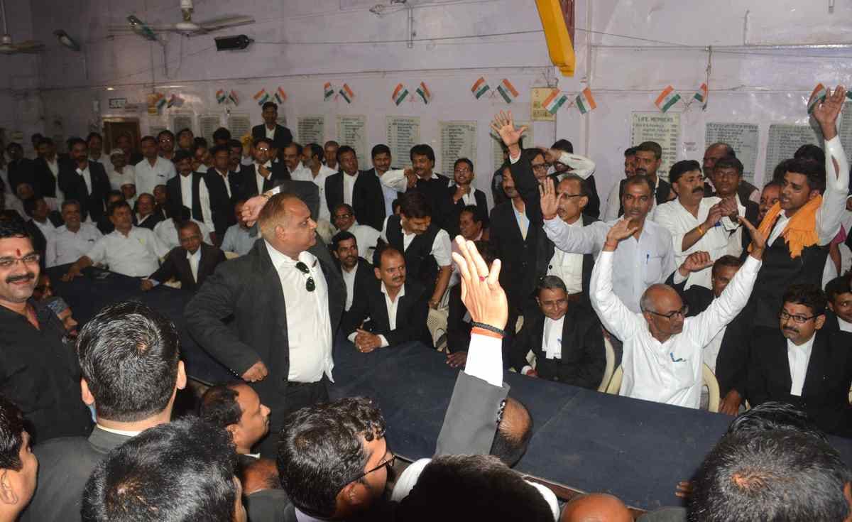 Dharmantaran and marriage in lawyers chamber at varanasi court