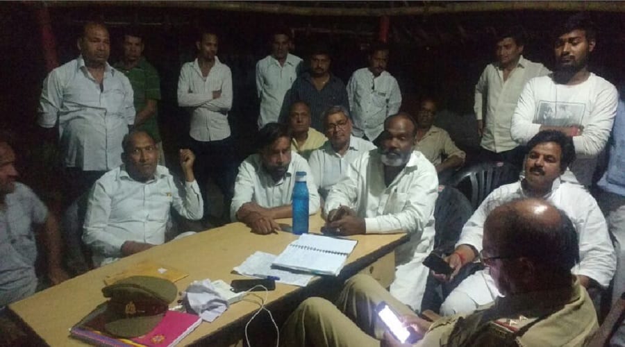 demanded Rs 20 lakh from dealer at meerut, 